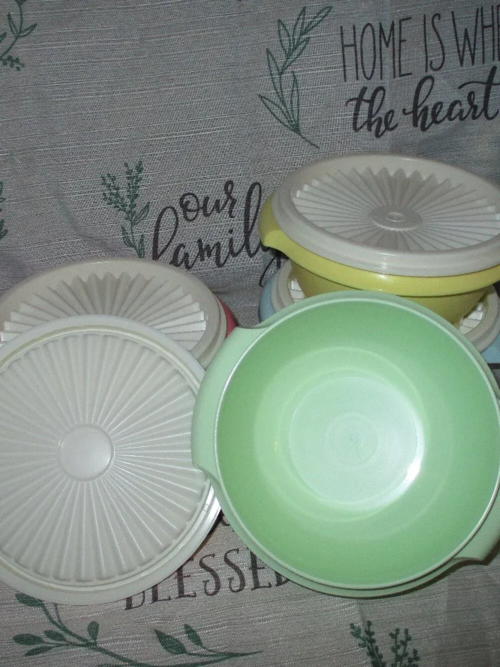 Tupperware Servalier Set/4
